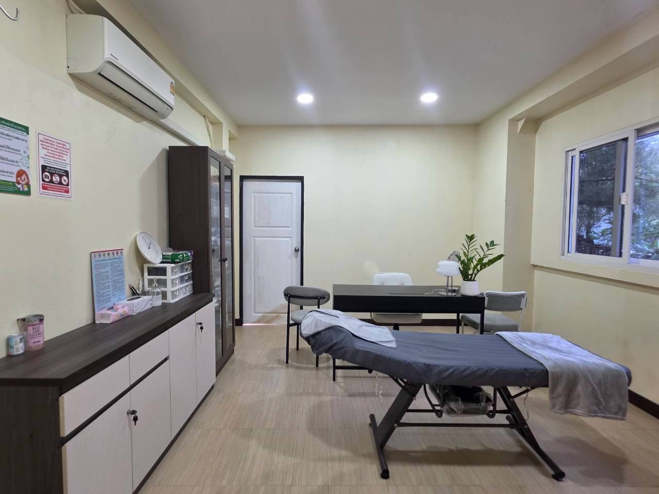 ห้องตรวจและให้บริการภายในวี.ยาคลินิก